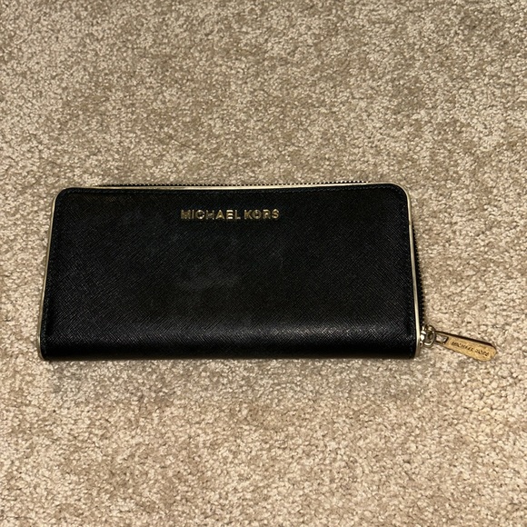 Michael Kors Wallet - Picture 6 of 9